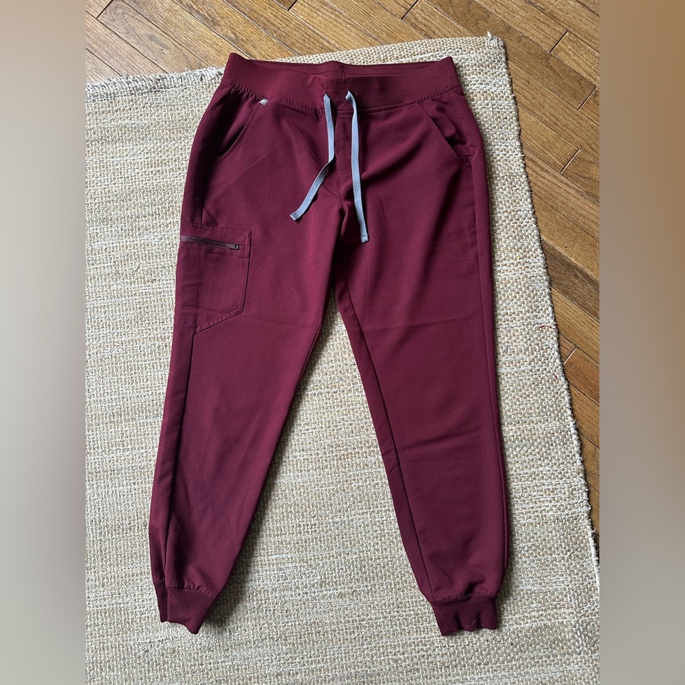 FIGS Womens Zamora Scrub Burgundy Joggers.